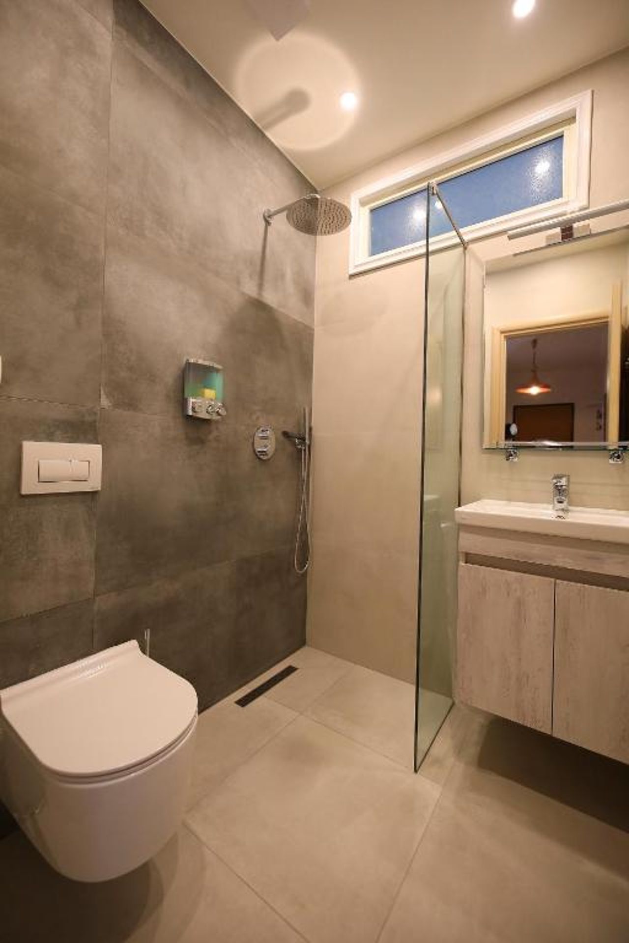 On the Beach (literally) stylish apartment with free P