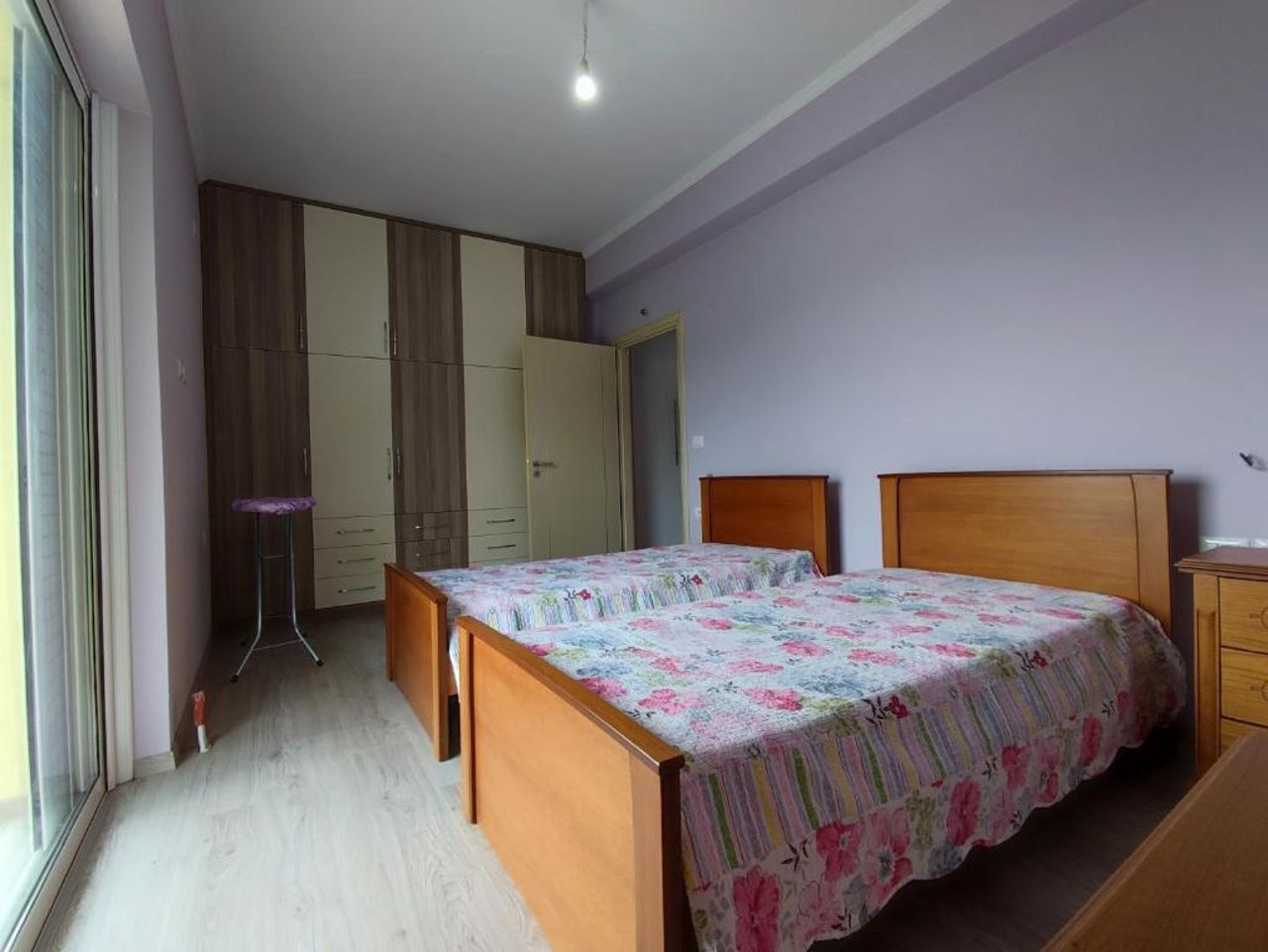 Cheerful 2 bedroom villa with free parking.