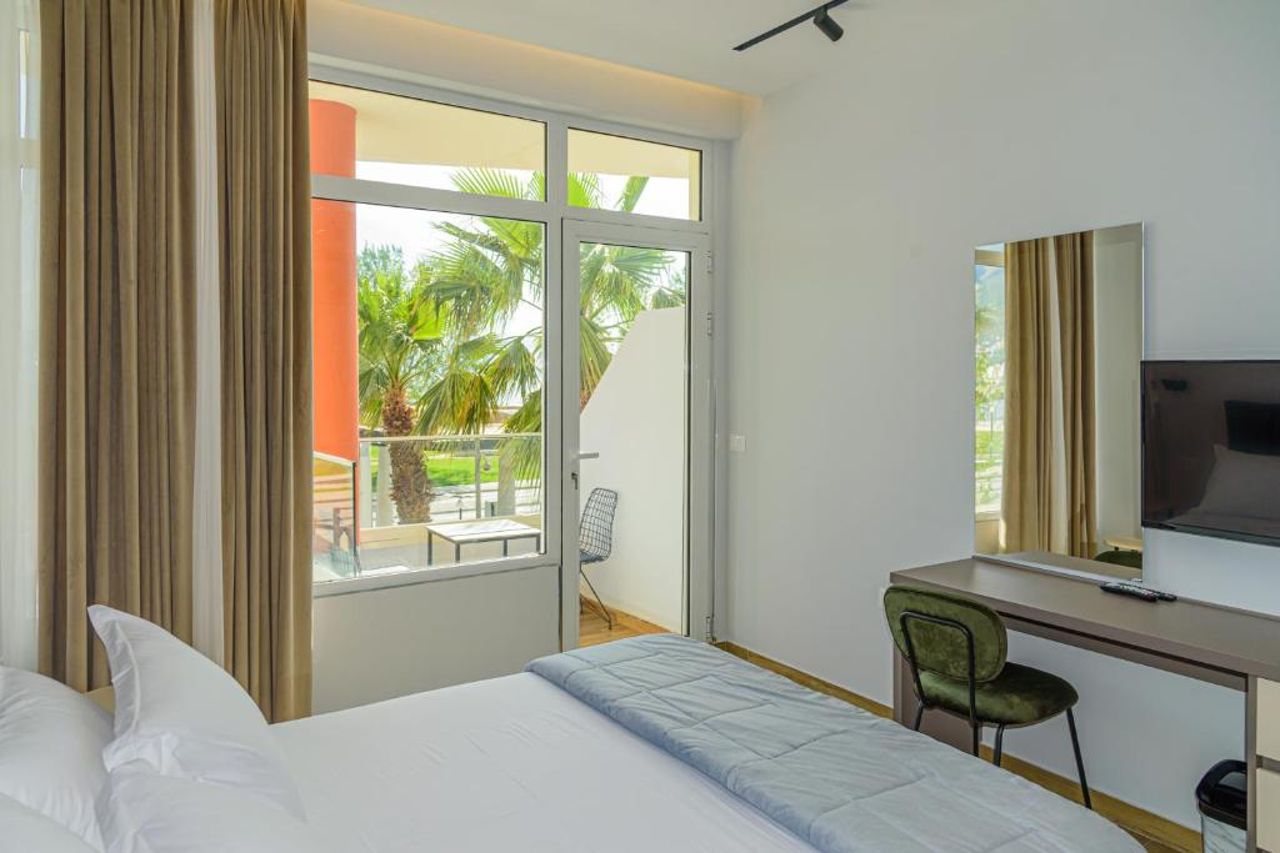Palm Side Hotel