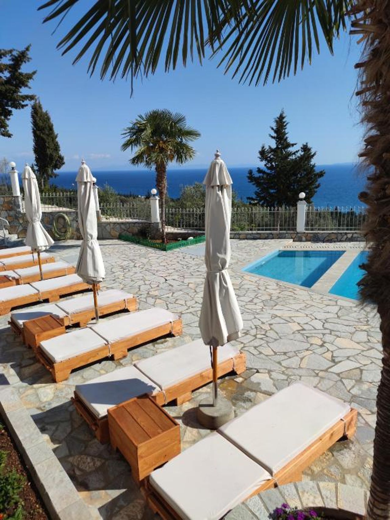 Perivolos Apartments
