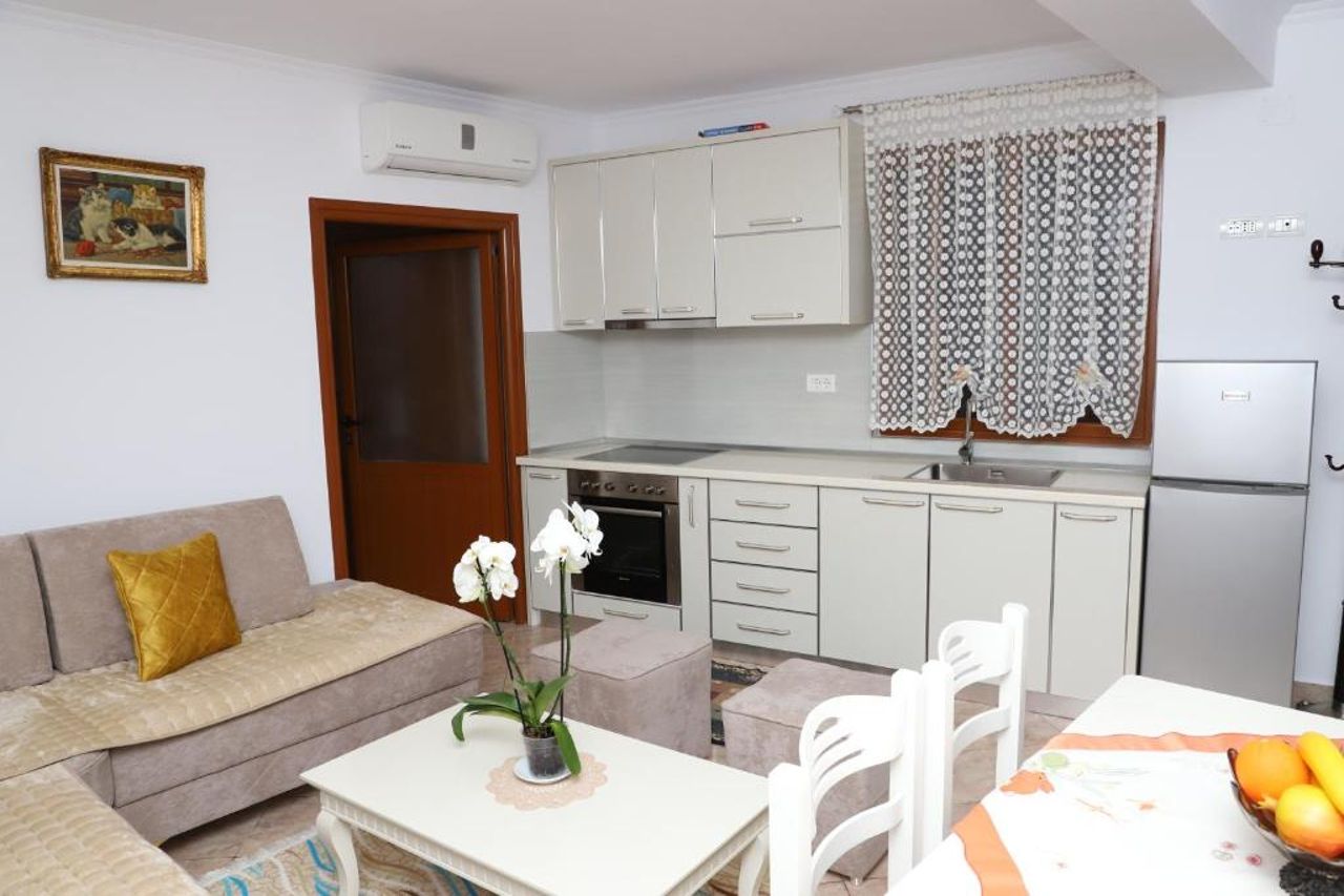 Downtown Apartment 2
