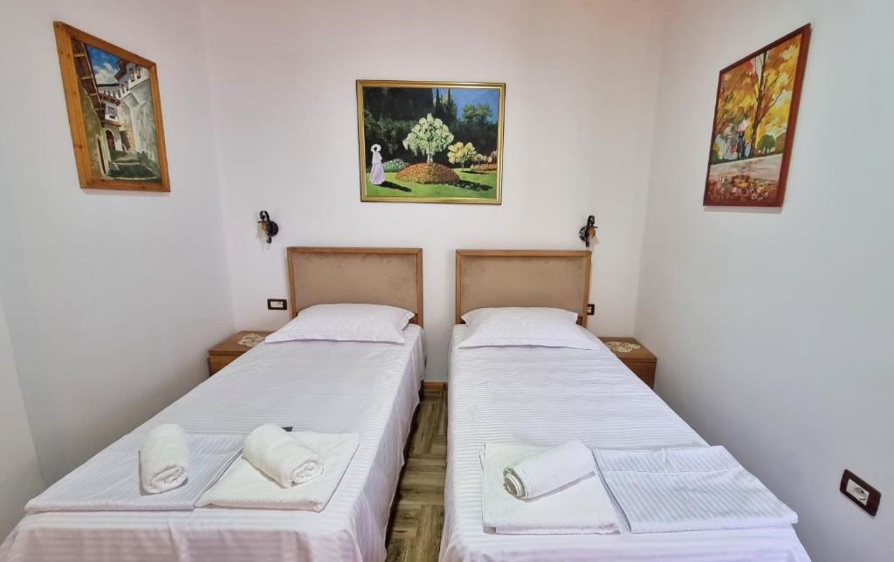 Arben Qemeri Guest House