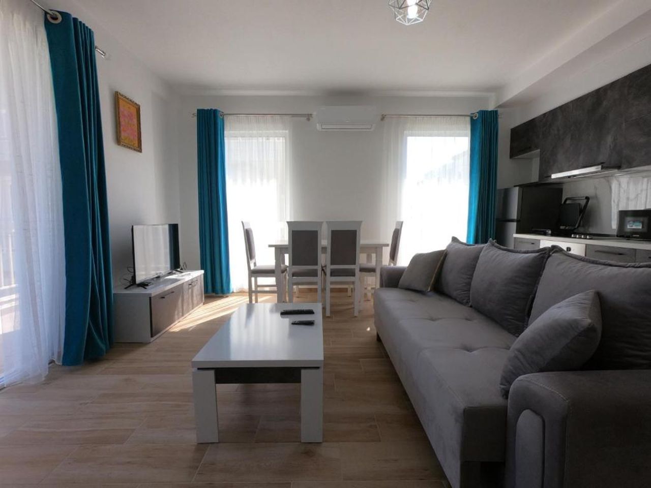 R&I Sea and Mountain View Apartments Radhimë