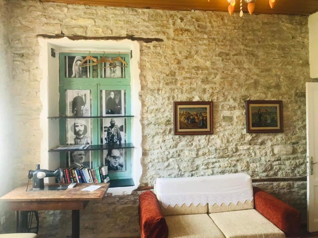 Flora's Guesthouse 'The Fir Gate'