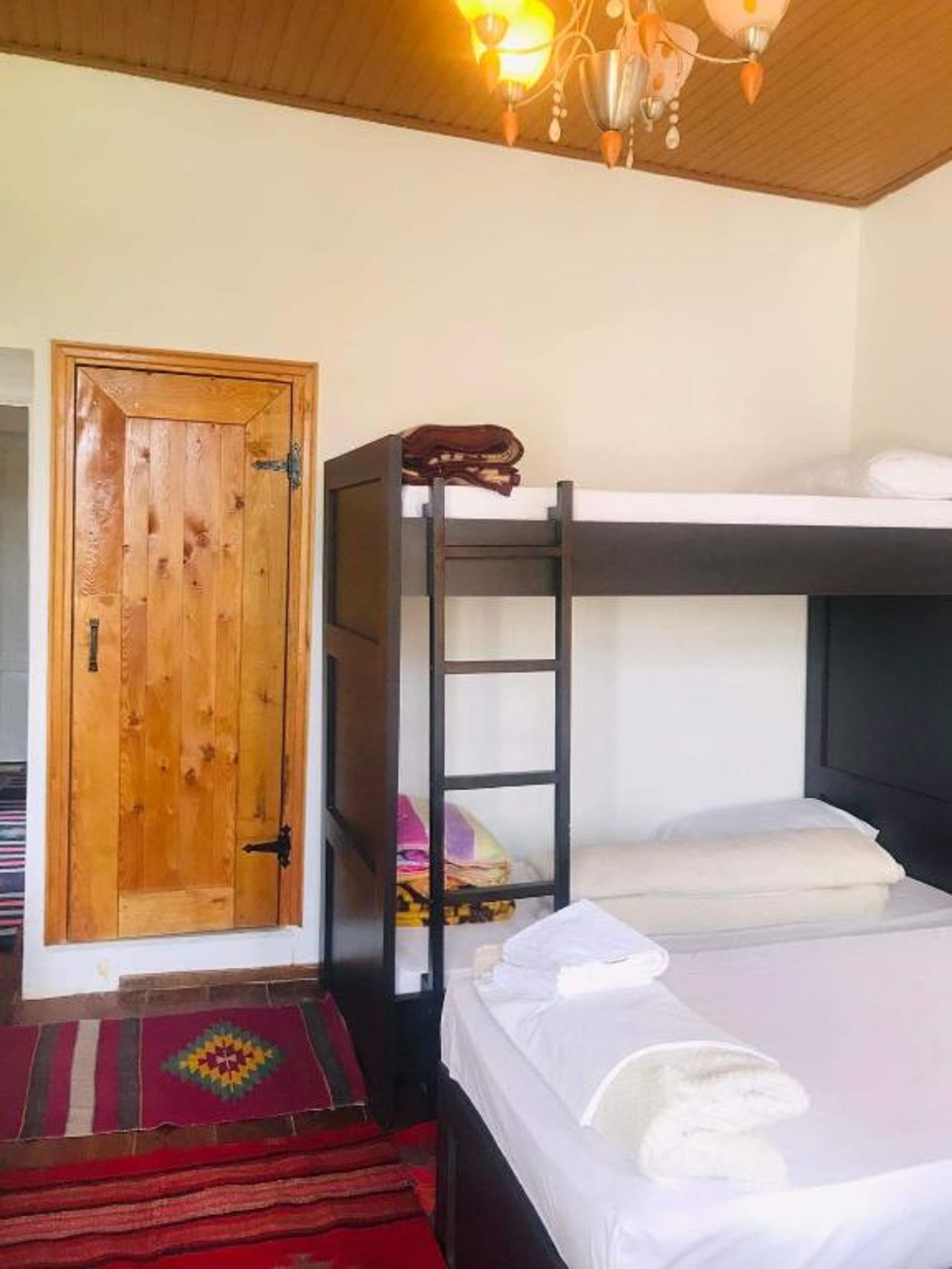 Flora's Guesthouse 'The Fir Gate'