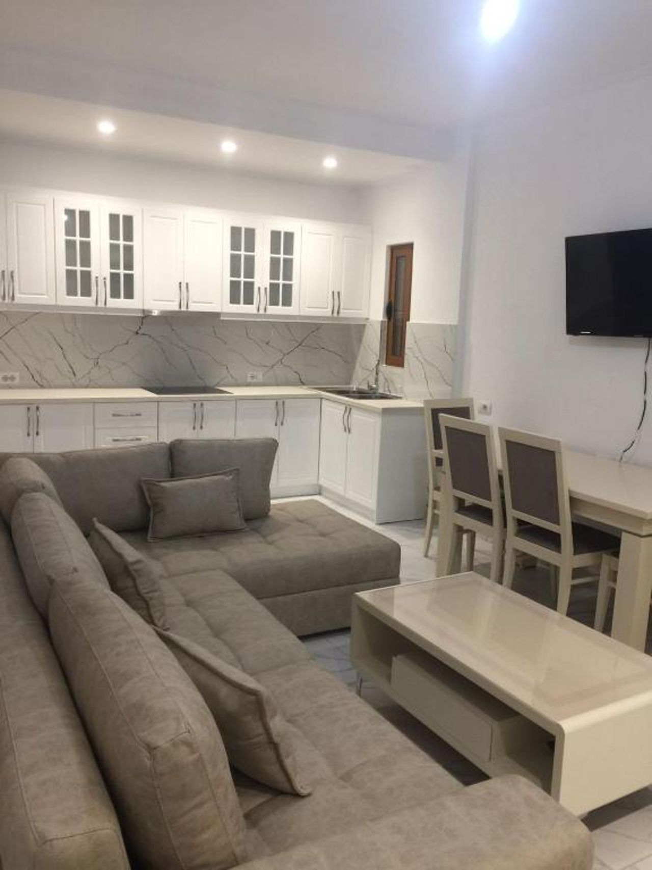 Apartment Ermona Resuli