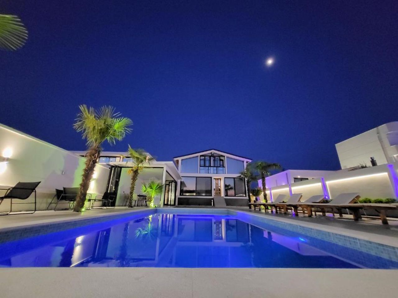 Isea Wood Villa