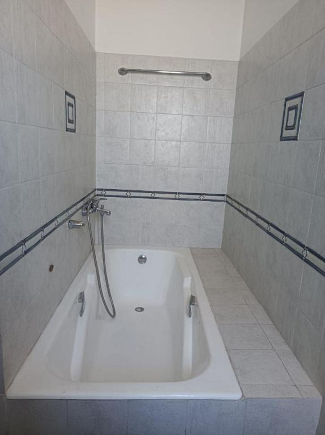 Lovely large summer apartment next to Lungomare