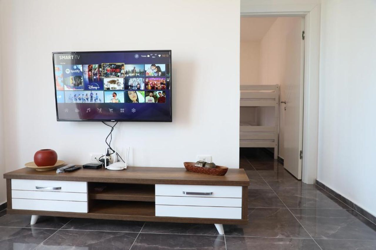 LUX4 Seaview & 43' TV Netflix