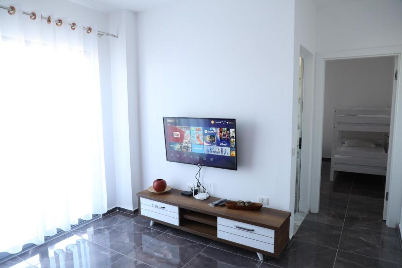 LUX4 Seaview & 43' TV Netflix