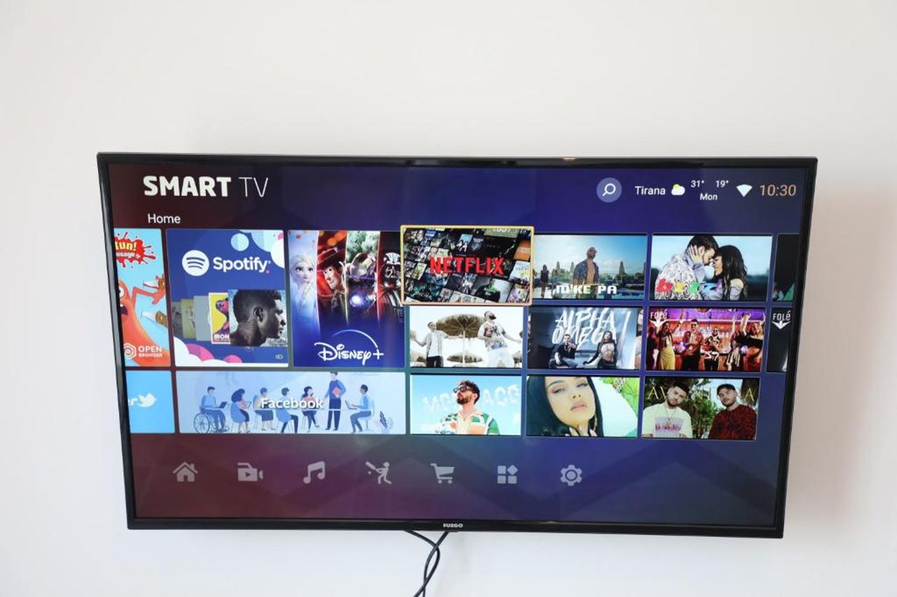 LUX4 Seaview & 43' TV Netflix