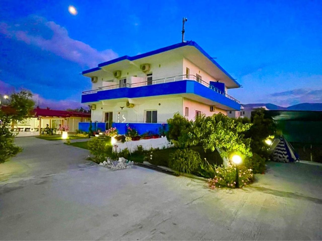 Kred Hotel