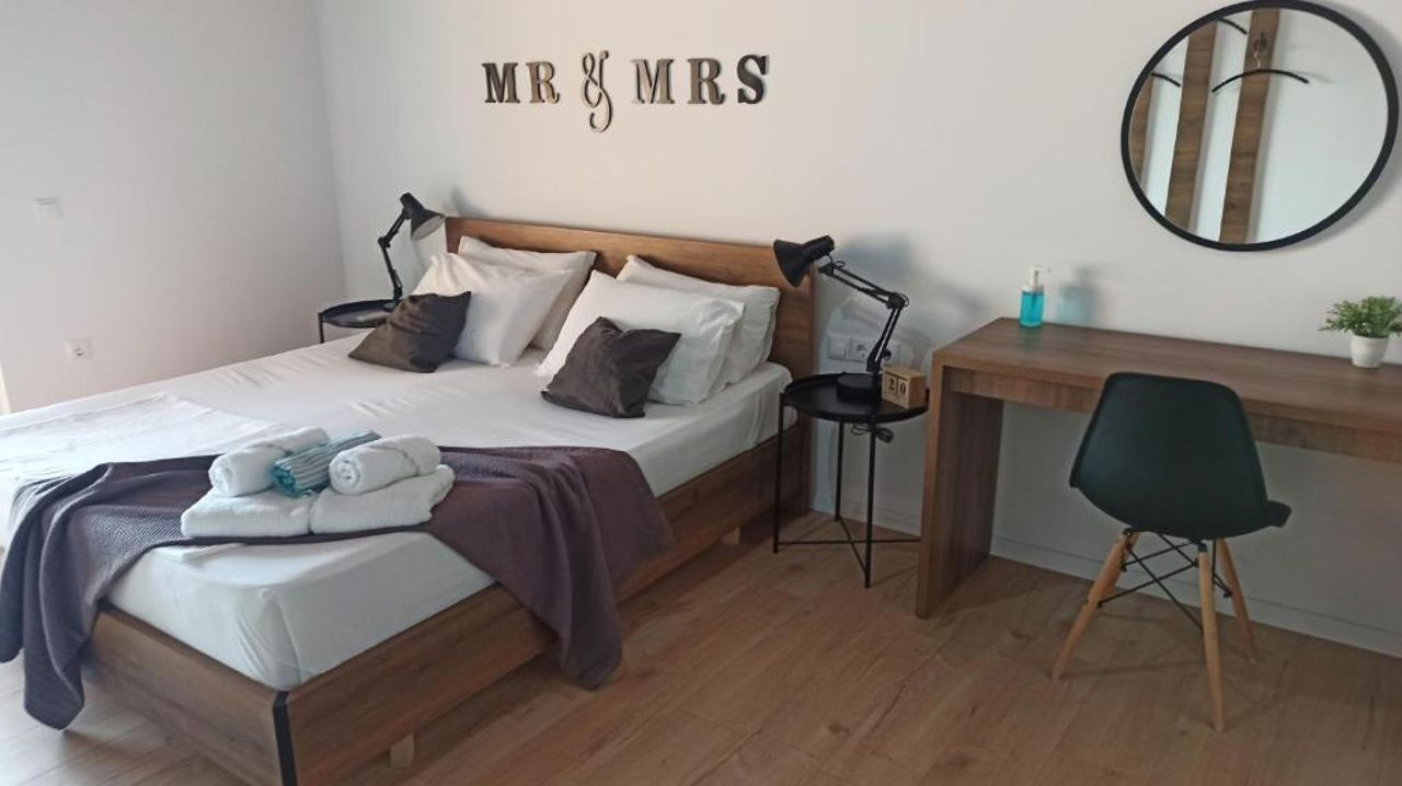 Bourbos Summer Rooms