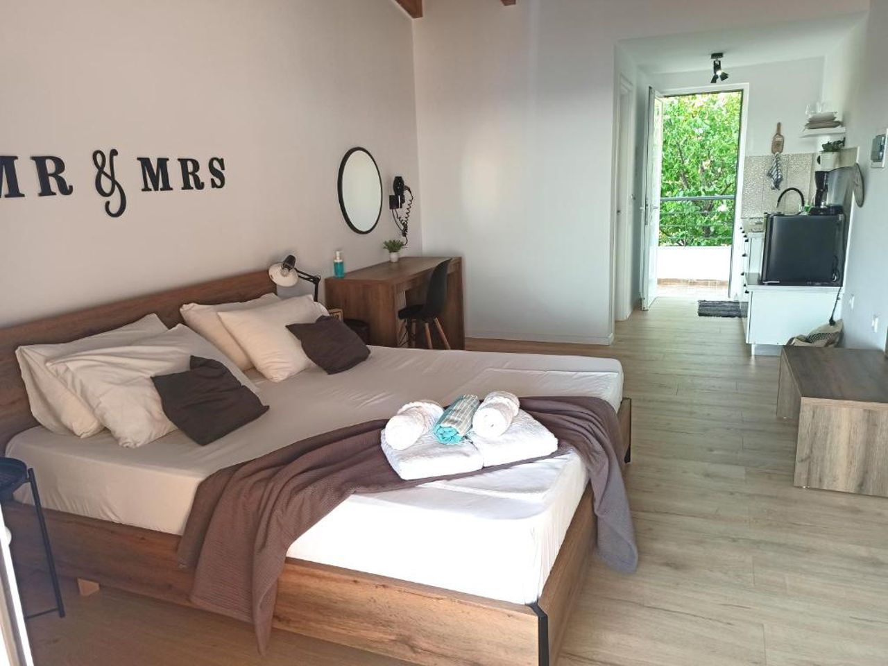 Bourbos Summer Rooms
