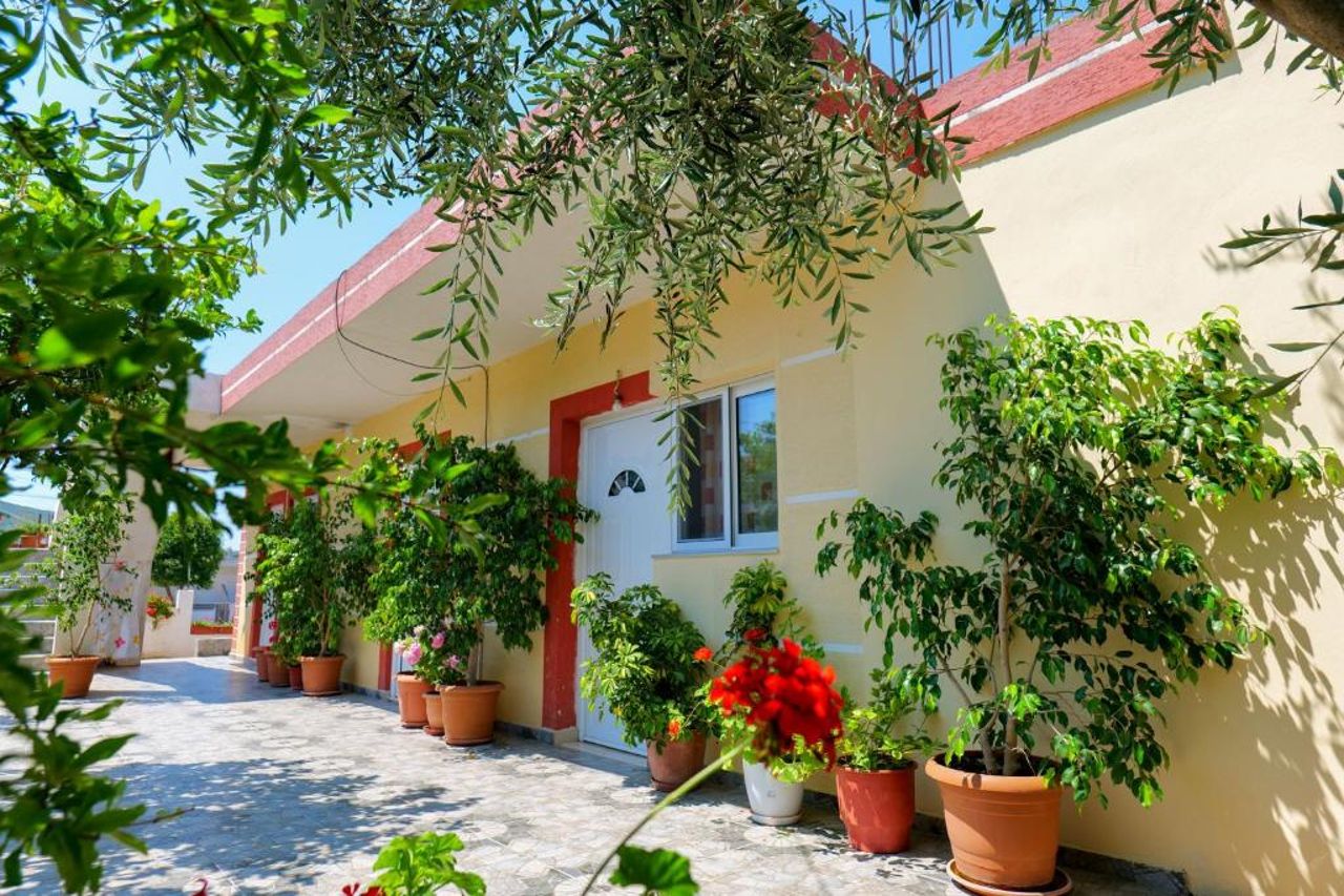 Ilias House
