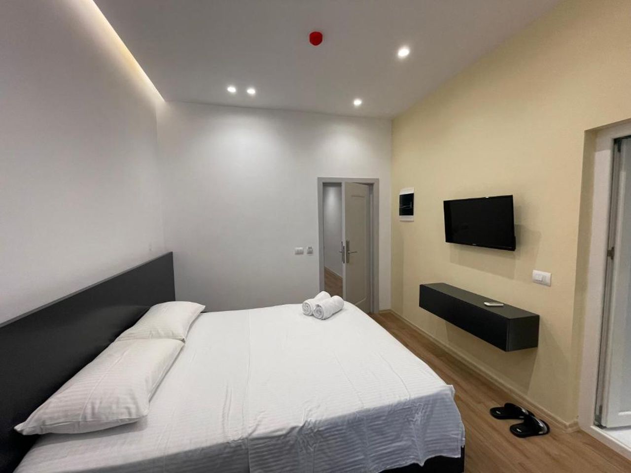 Ladi Rooms