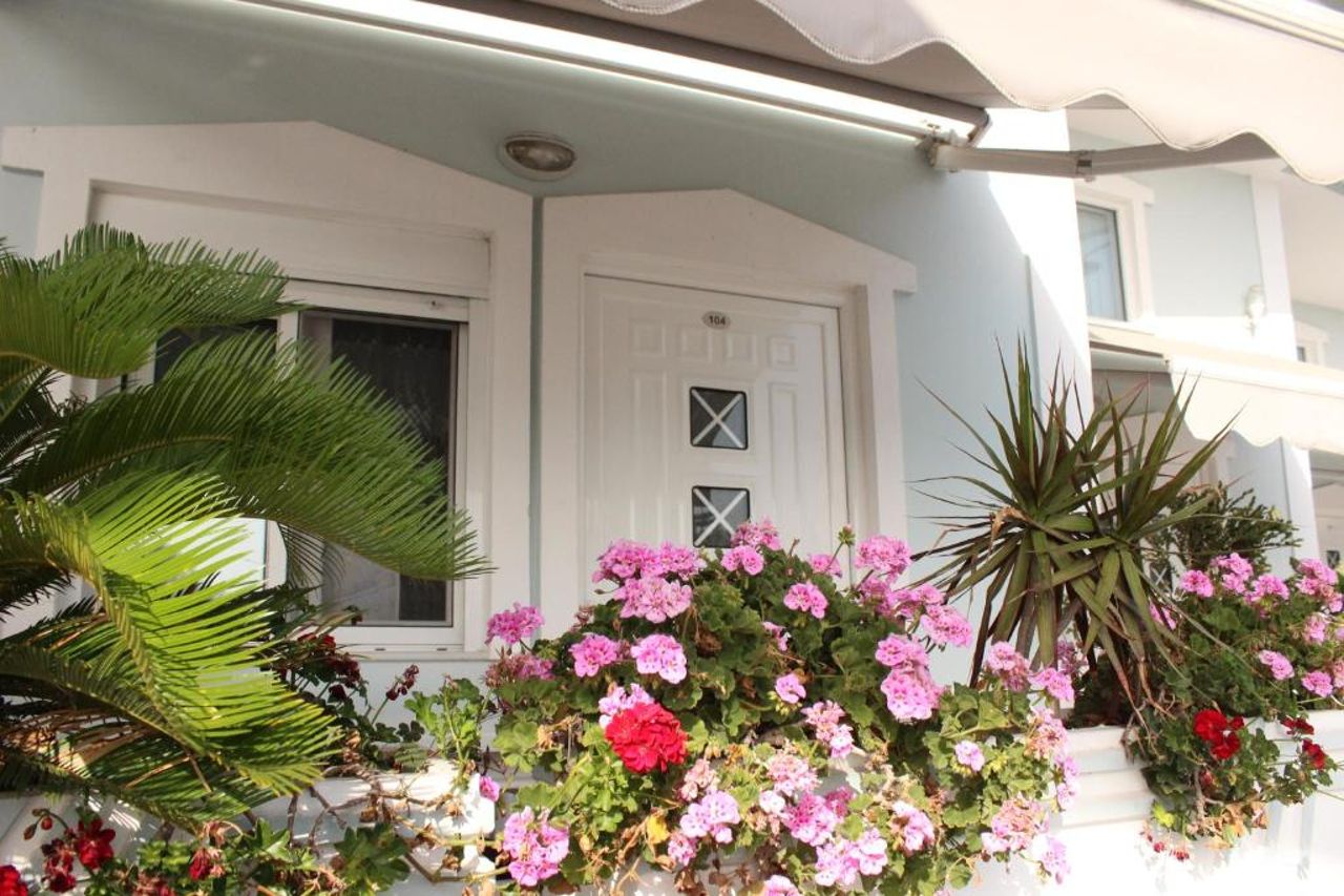 Bebi Hotel And Apartments