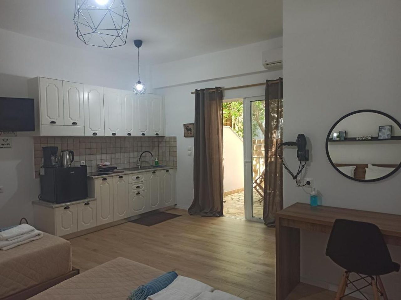 Bourbos Summer Rooms