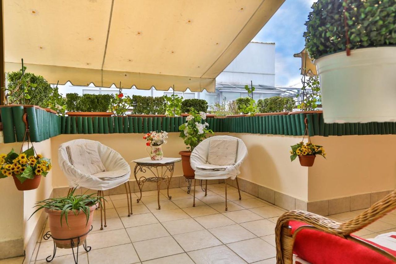 Garden of Happiness'' Apartment