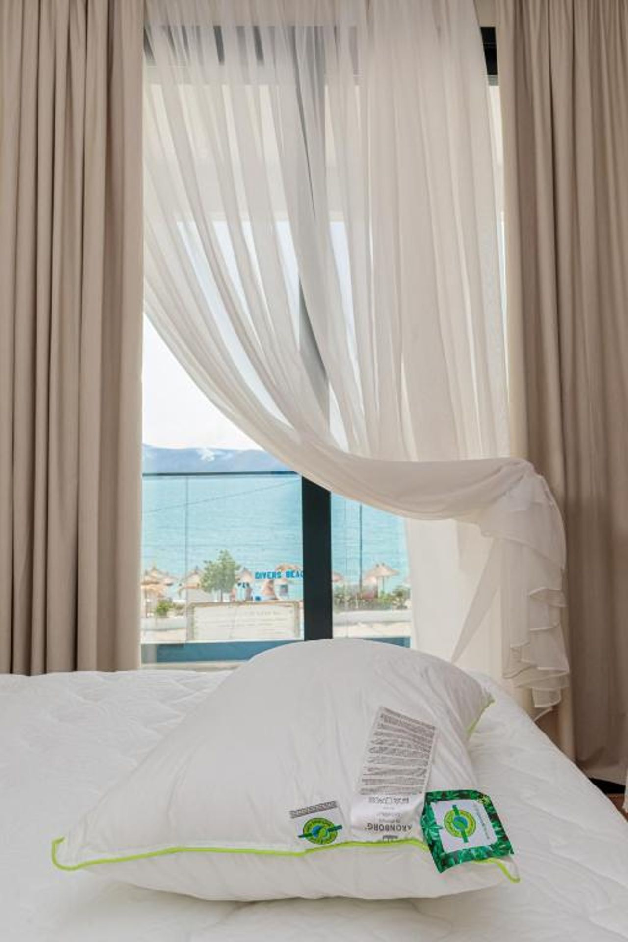 B&B Champagne, Vlore Bay