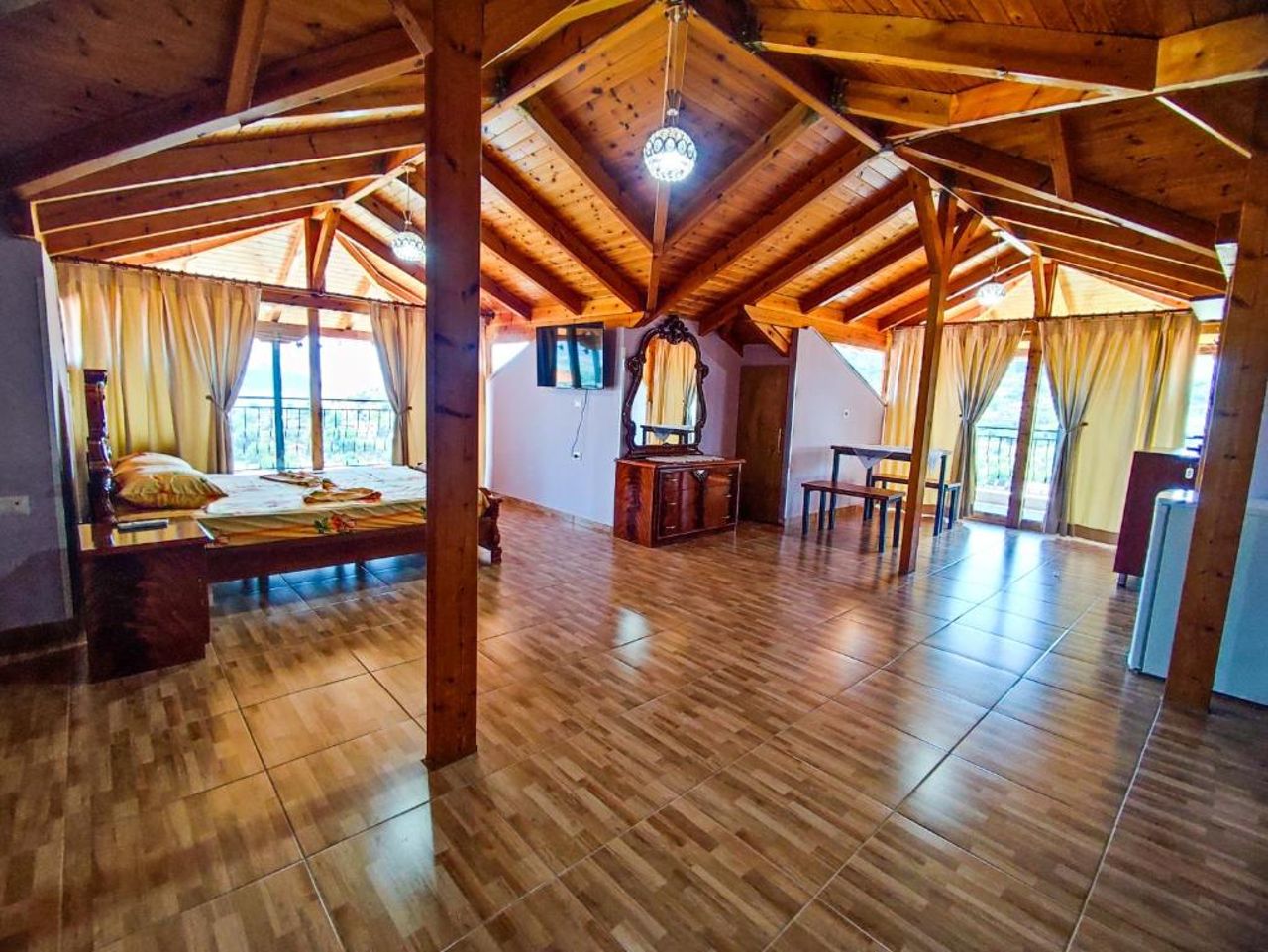 Lovely 1 - bedroom loft with free parking