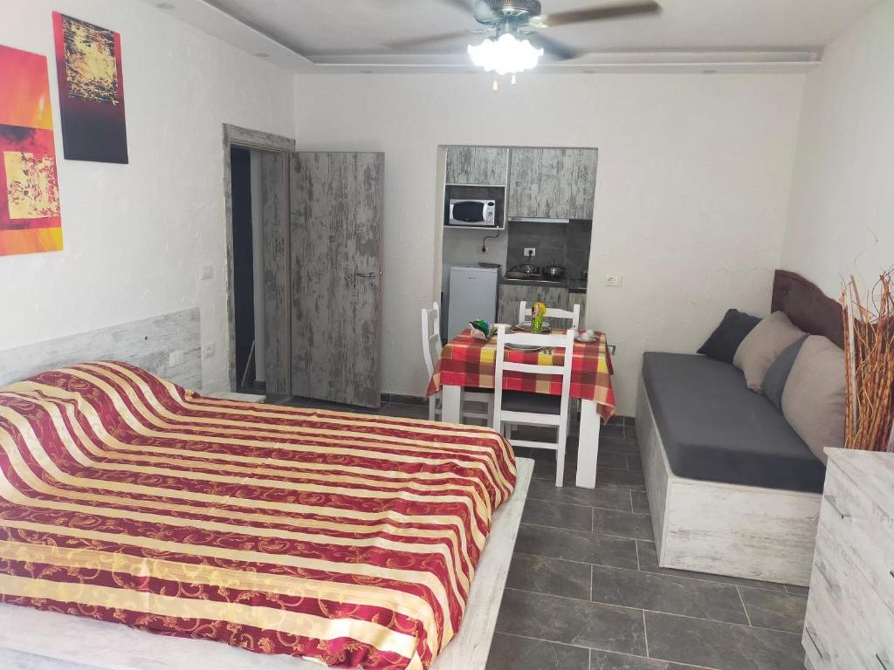 Rainbow House Apartment Saranda