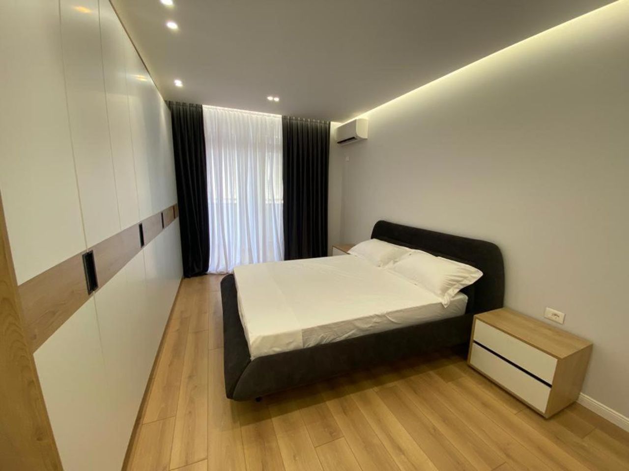 8th Floor Luxury Apartament Tirana