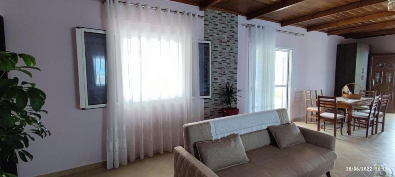 Phoenice's apartment