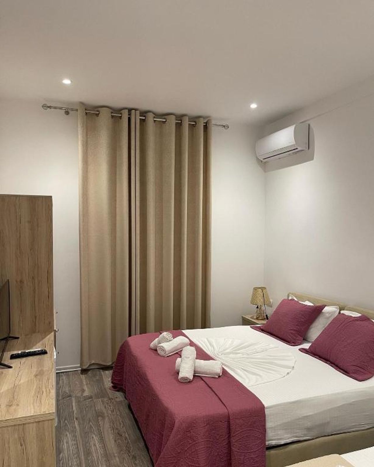 Deni's Hotel