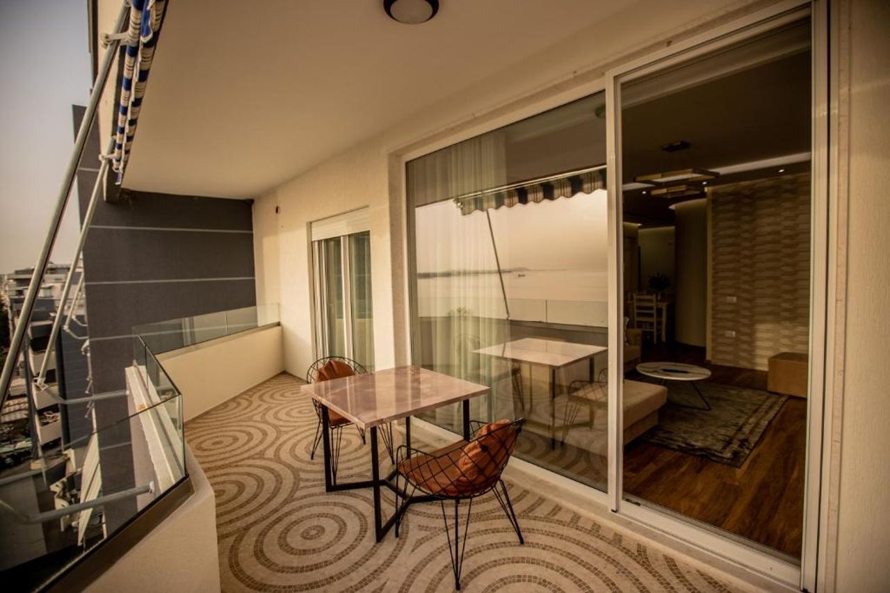 Tropicana Apartment