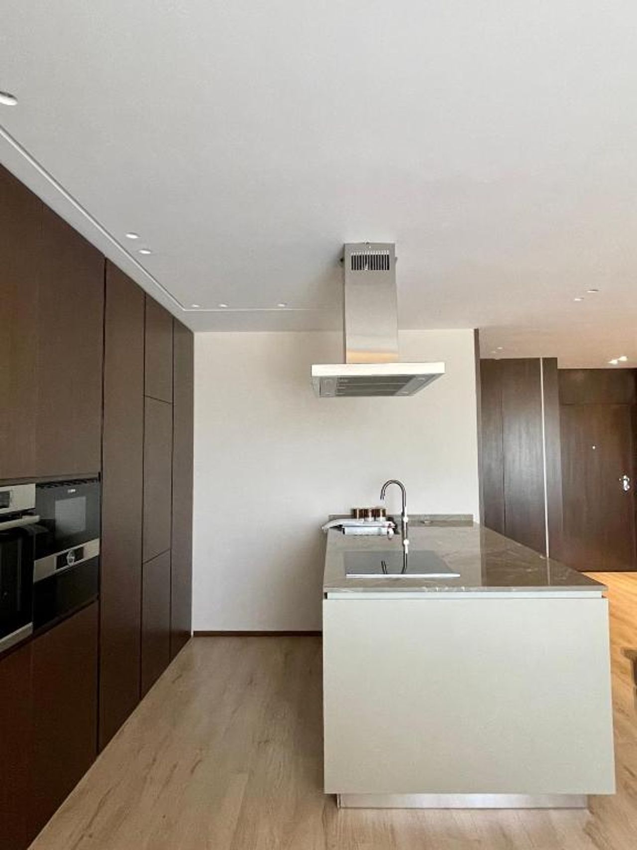 Luxury Lake View Duplex with Indoor Fireplace