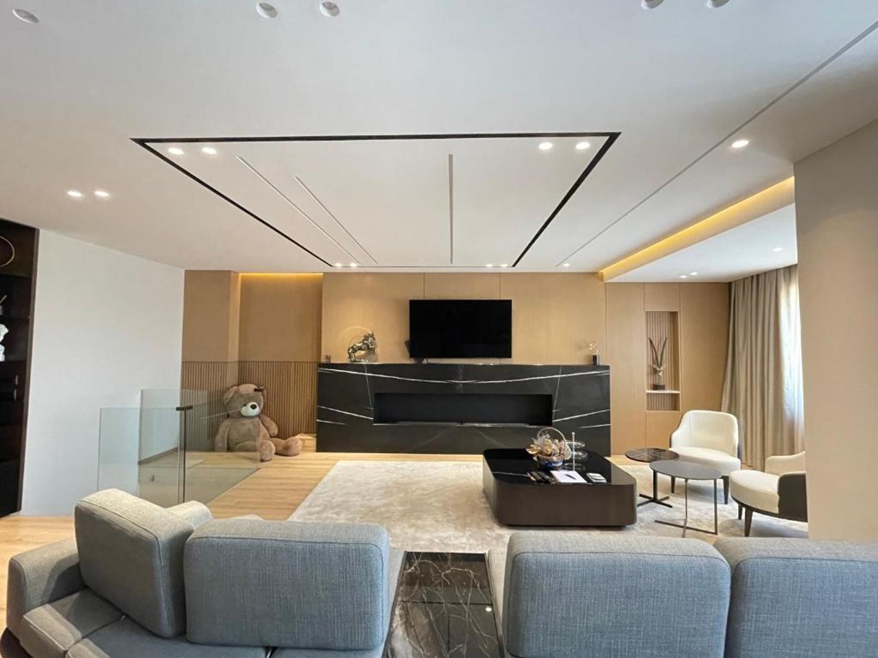 Luxury Lake View Duplex with Indoor Fireplace