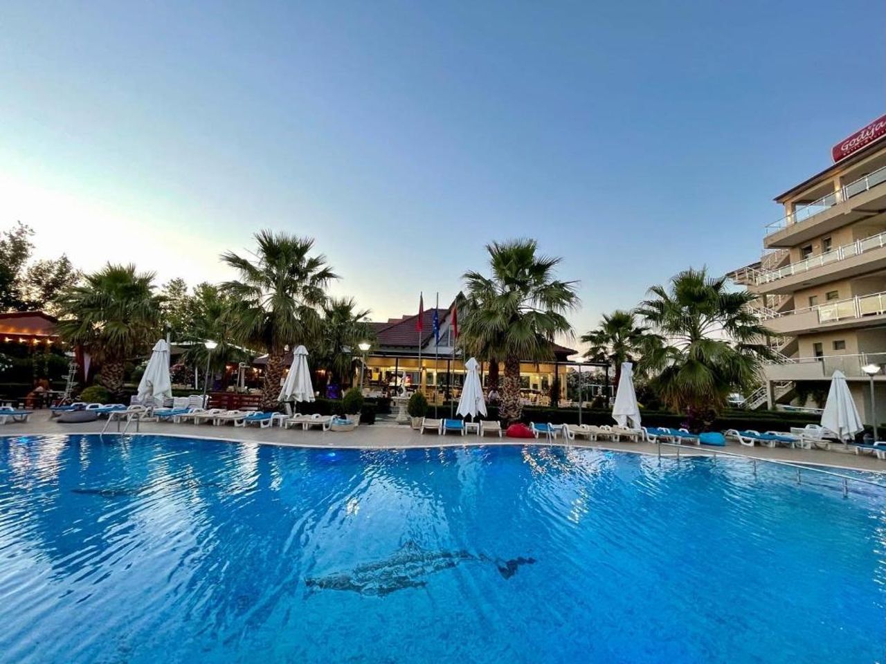 Godija Hotel & Suites