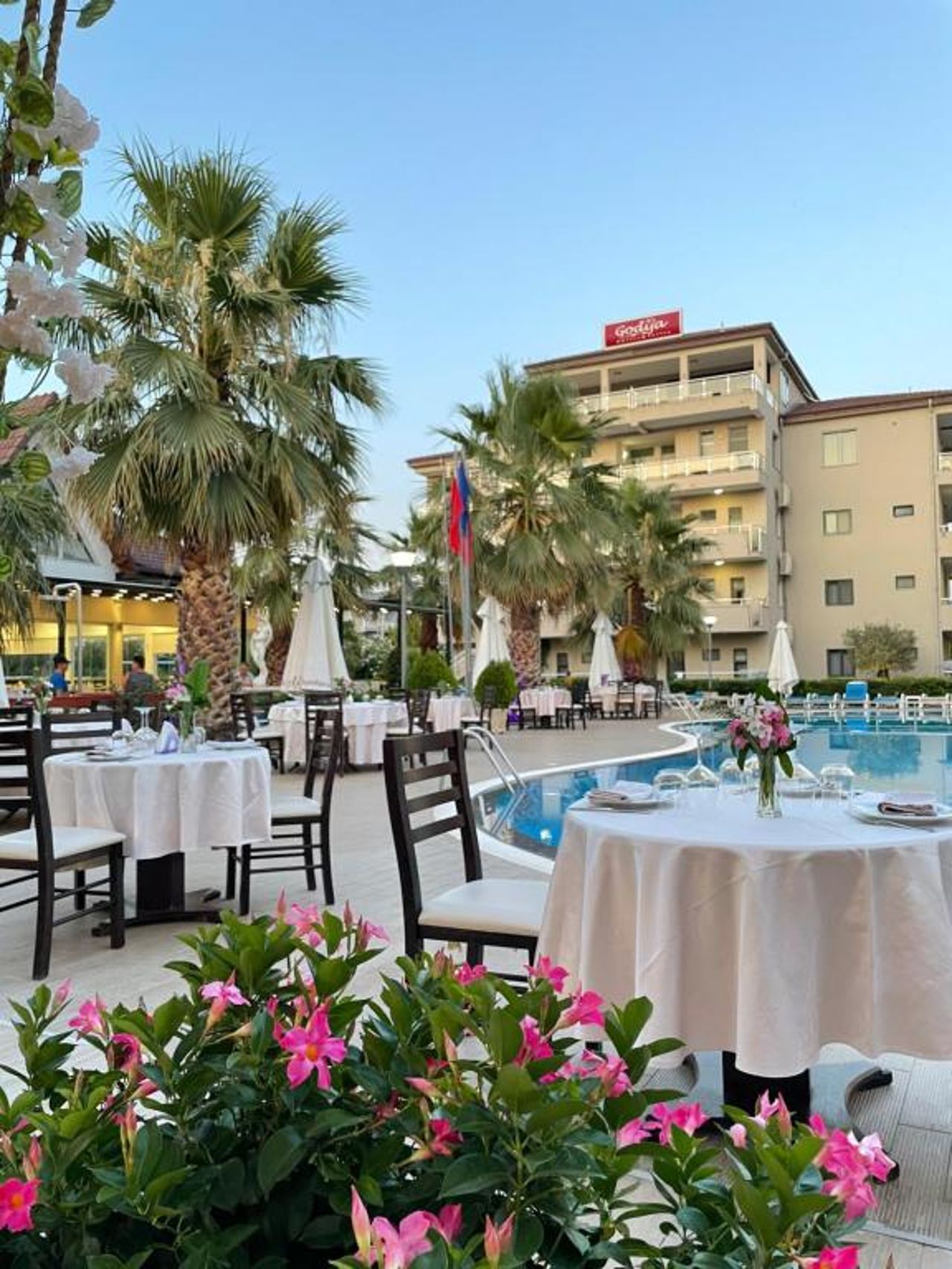 Godija Hotel & Suites