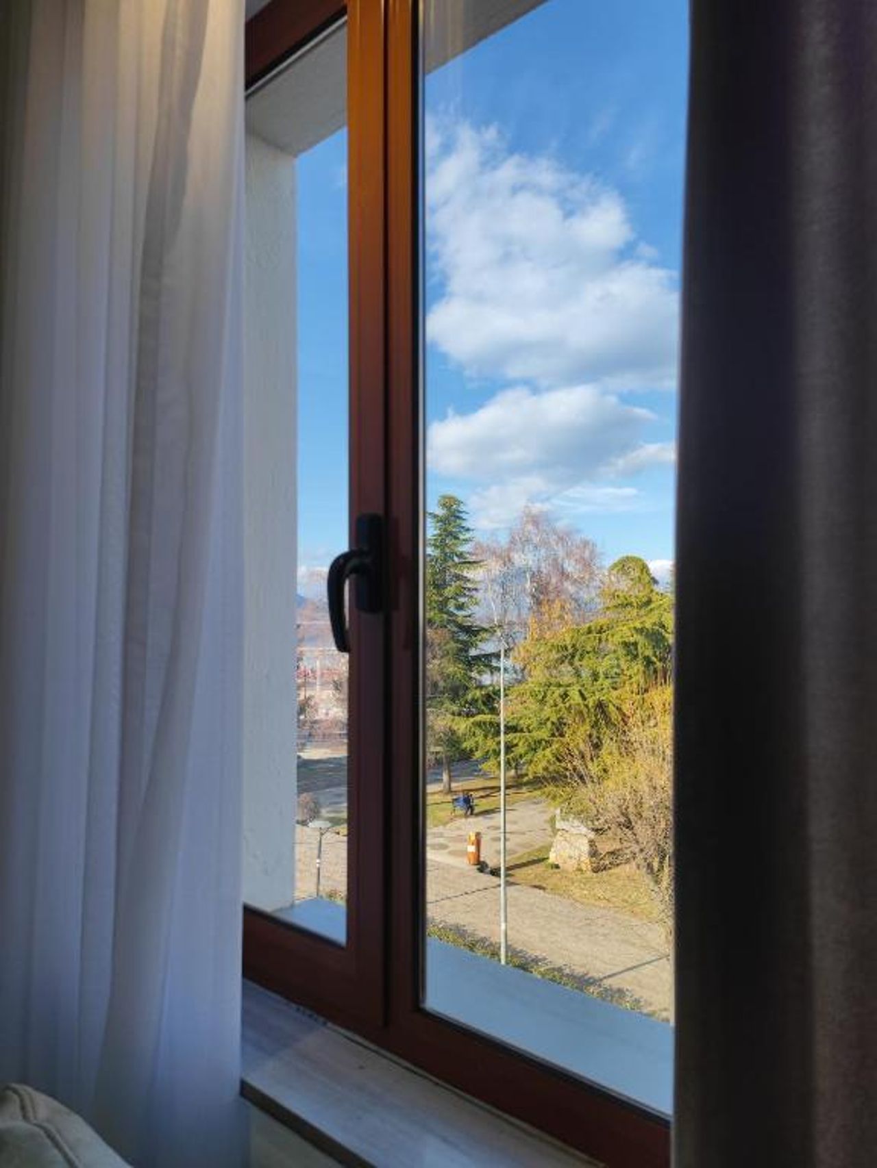 Fully equipped apartment in the city center with a lake view