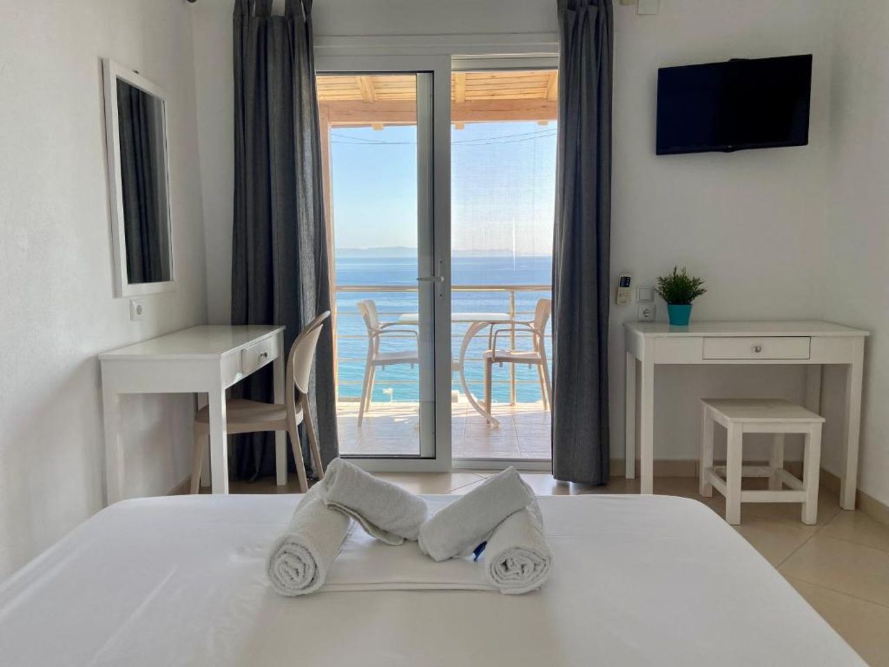 Qeparo Pano Rooms