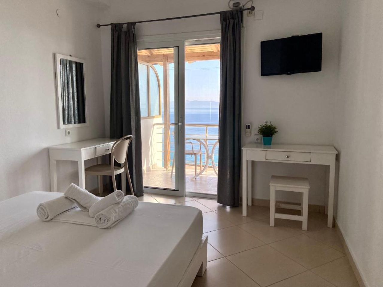 Qeparo Pano Rooms