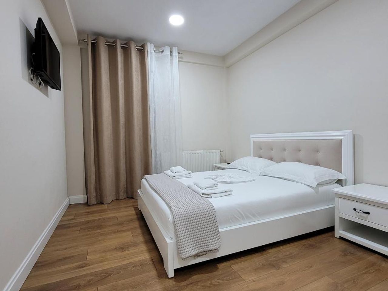 ZISI Hotel & Restaurant
