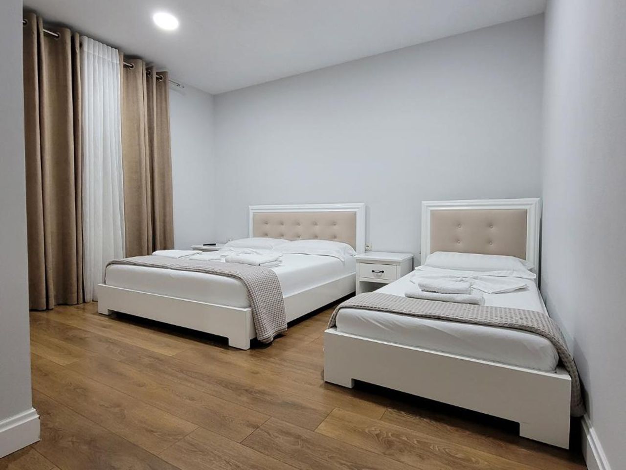 ZISI Hotel & Restaurant