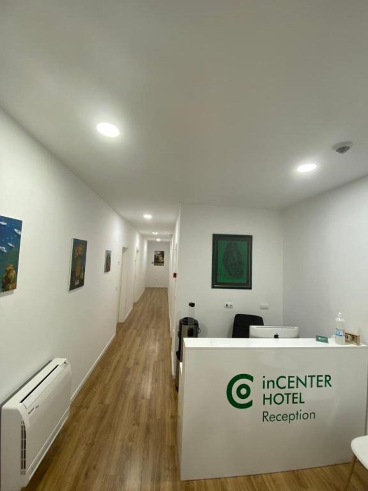 In Center Hotel