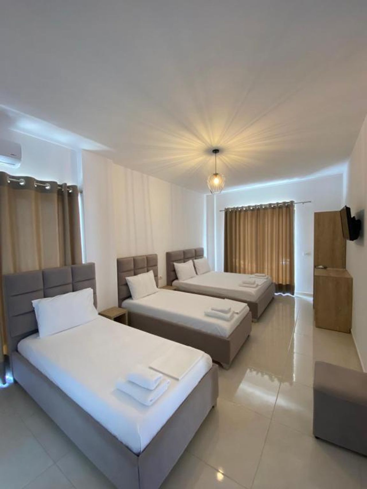 J&B Hotel