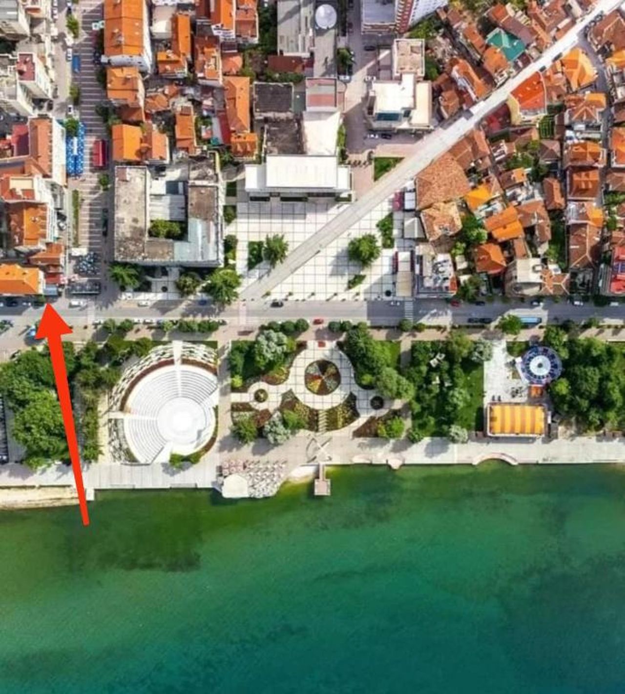 Fully equipped apartment in the city center with a lake view