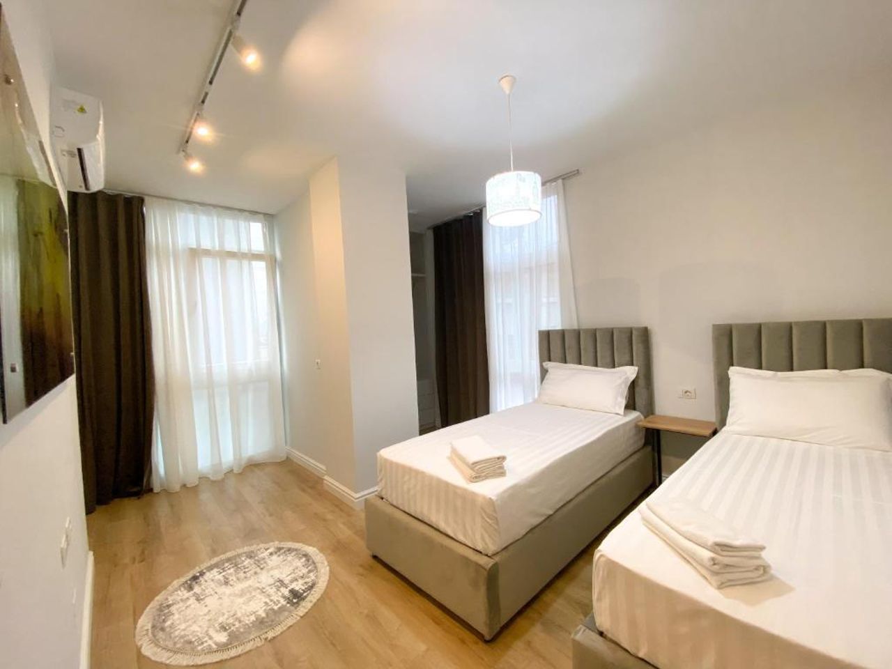 Centrally located Glamorous Bright APT near Bazaar