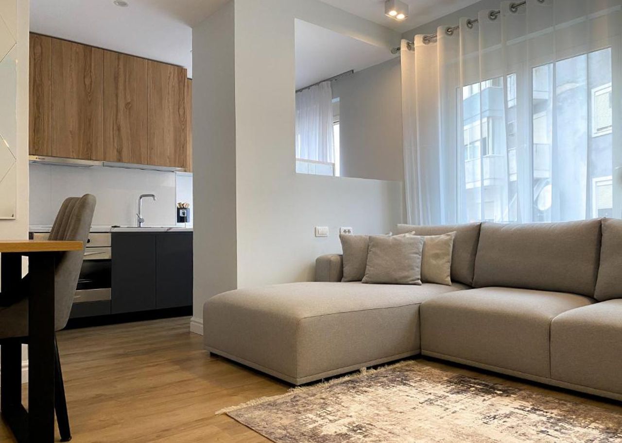 Centrally located Glamorous Bright APT near Bazaar