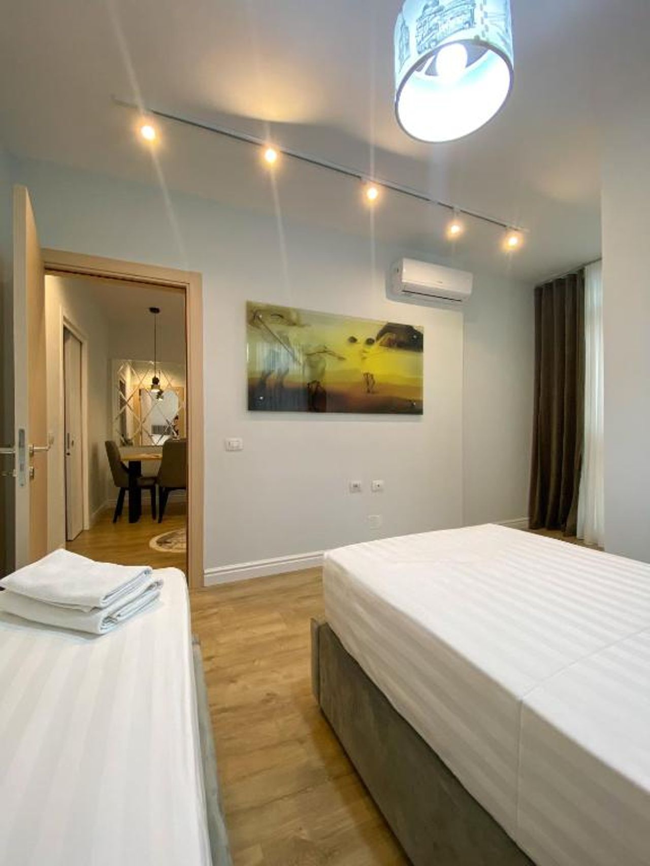 Centrally located Glamorous Bright APT near Bazaar