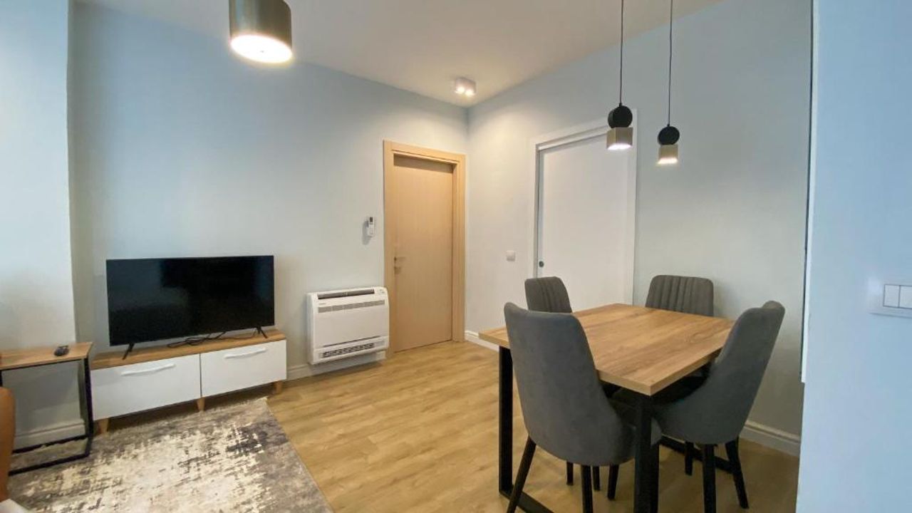 Centrally located Glamorous Bright APT near Bazaar