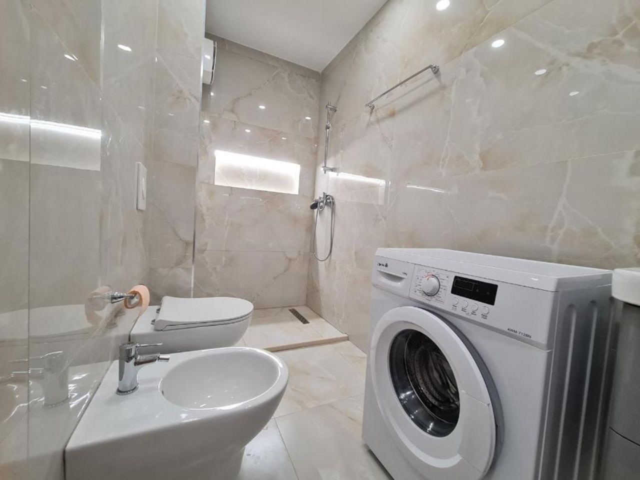 Alvi apartment