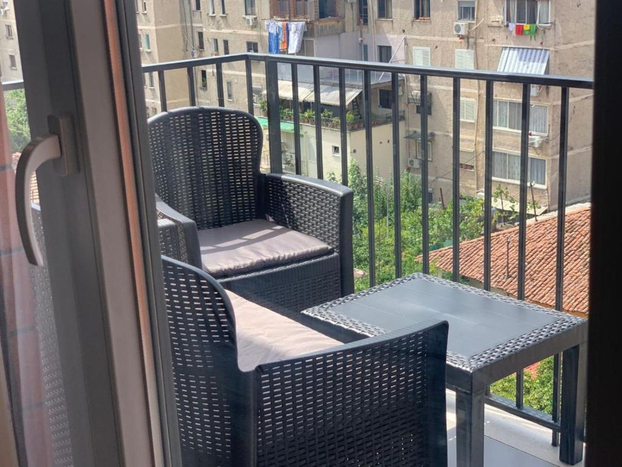 Modern cozy apt w/in 10 min walk from main square