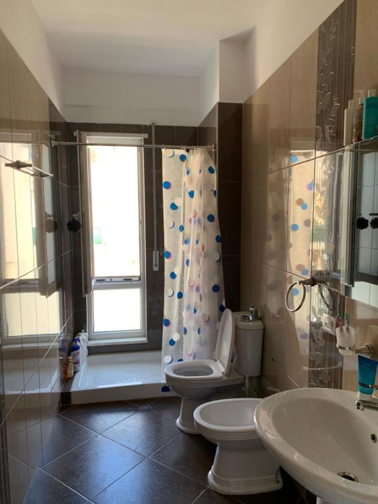 Lovely and spacious 2-bed room home in great location