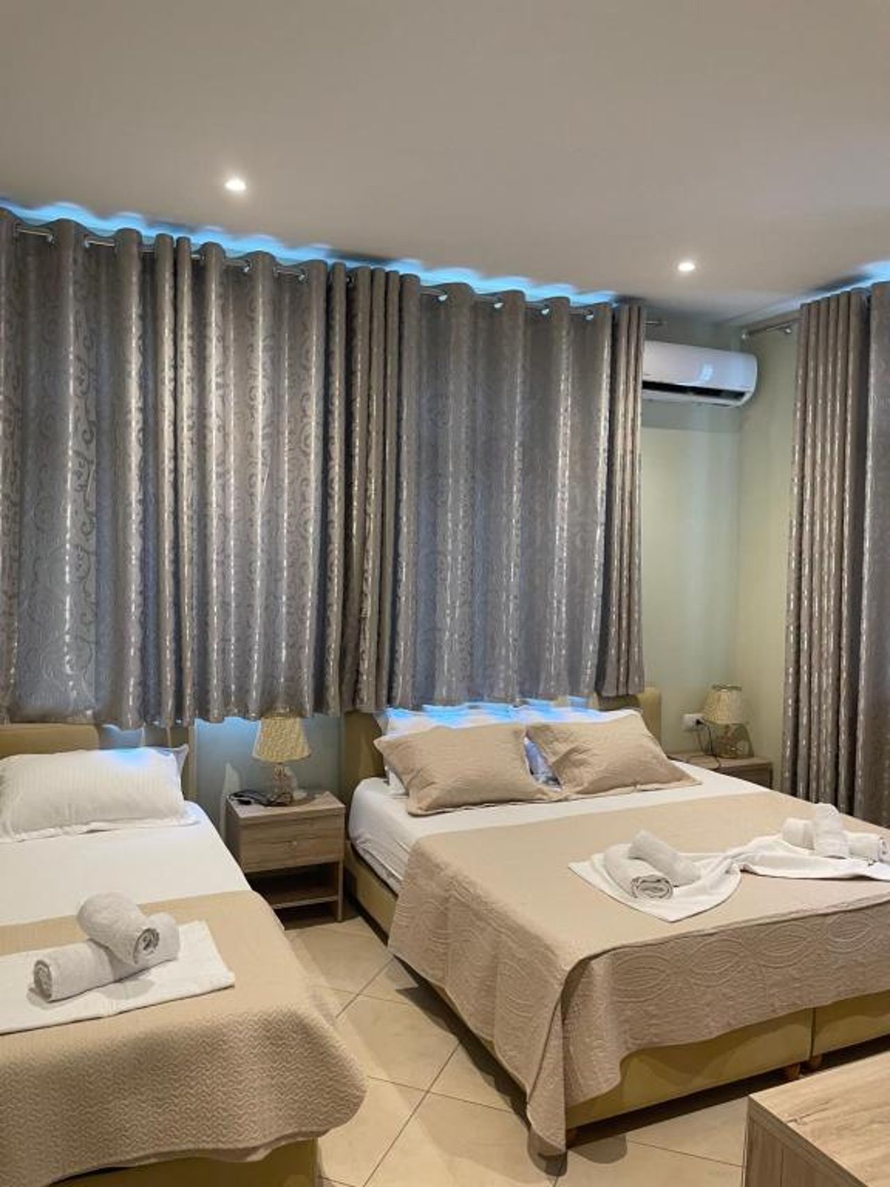 Deni's Hotel
